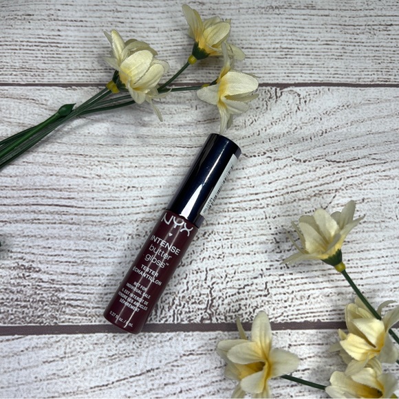 NYX Professional Makeup Intense Butter Gloss Tester in Oatmeal Raisin - Picture 4 of 11